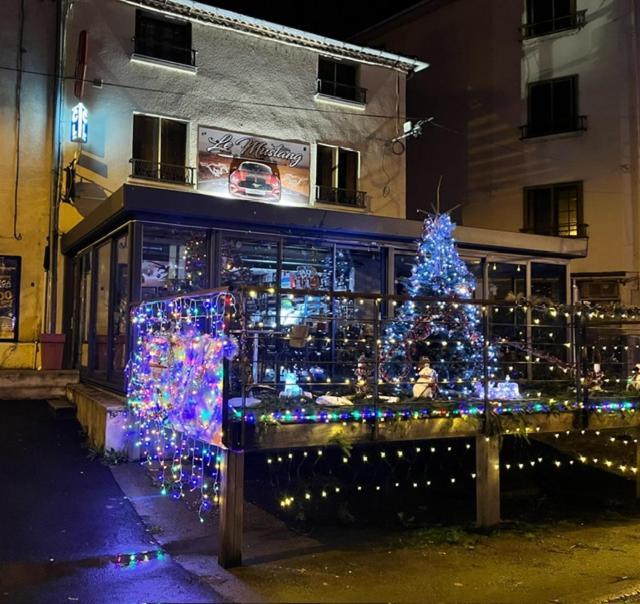 Maison Lumineuse & Jardin Prive Конфолан Экстерьер фото